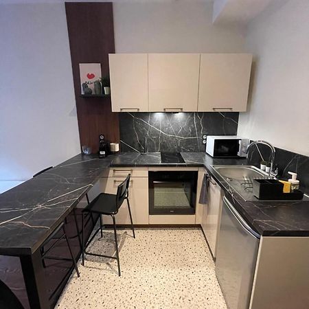 Appartement Au Coeur Du Centre Ville De Carcassonne Bagian luar foto