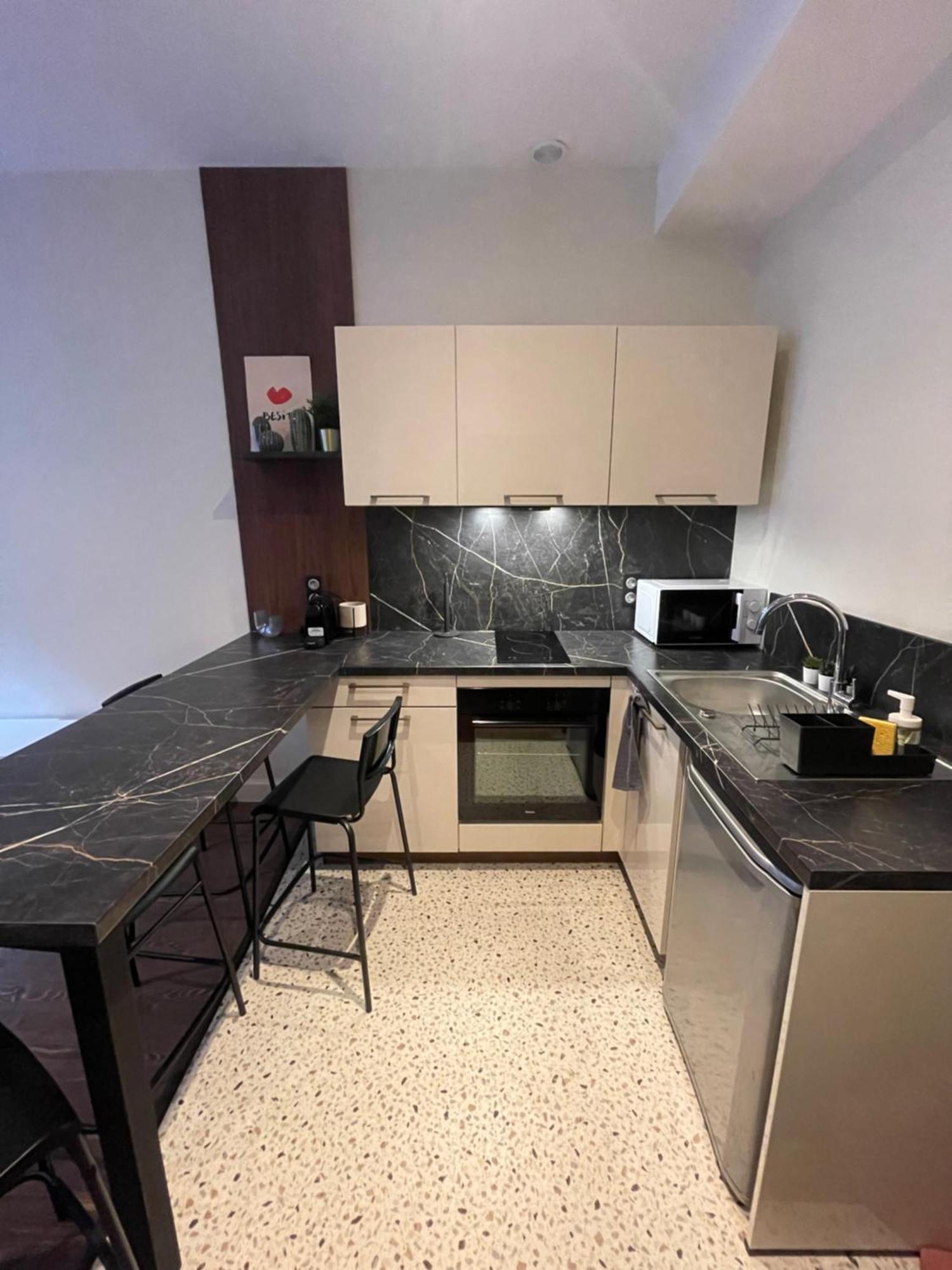 Appartement Au Coeur Du Centre Ville De Carcassonne Bagian luar foto