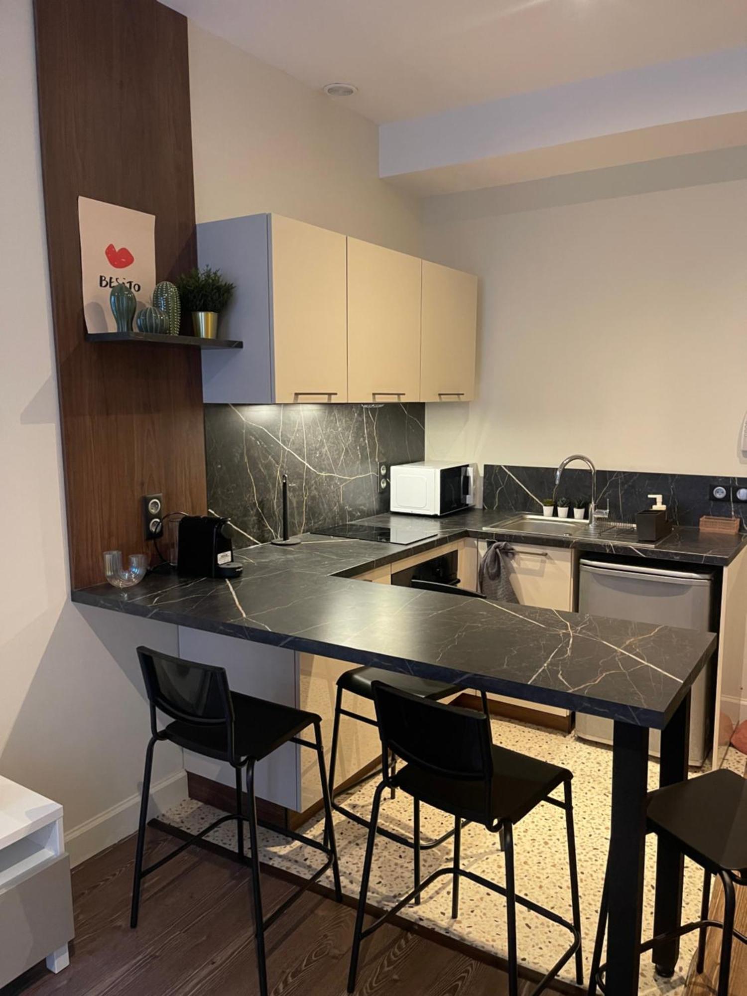 Appartement Au Coeur Du Centre Ville De Carcassonne Bagian luar foto