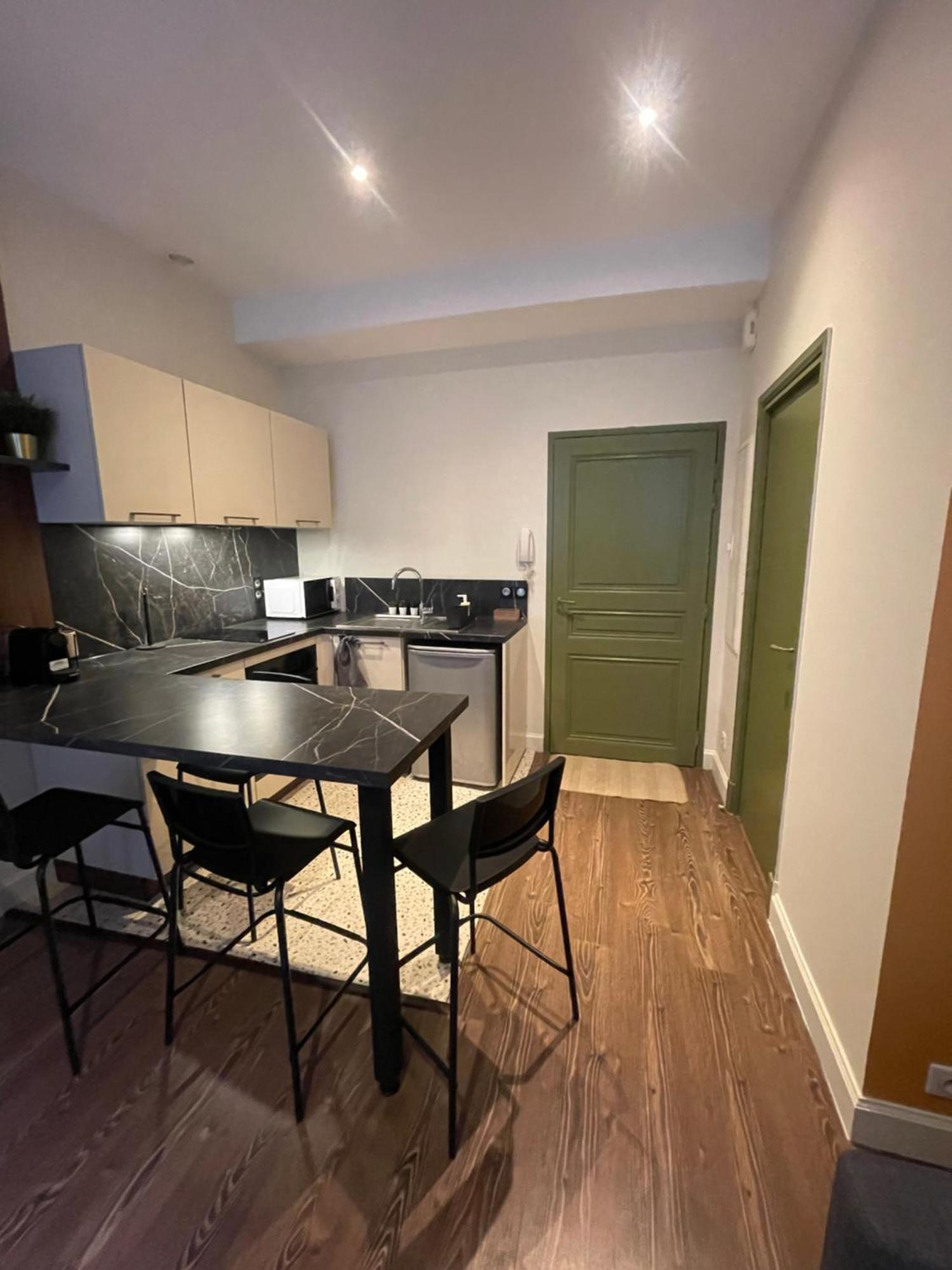 Appartement Au Coeur Du Centre Ville De Carcassonne Bagian luar foto