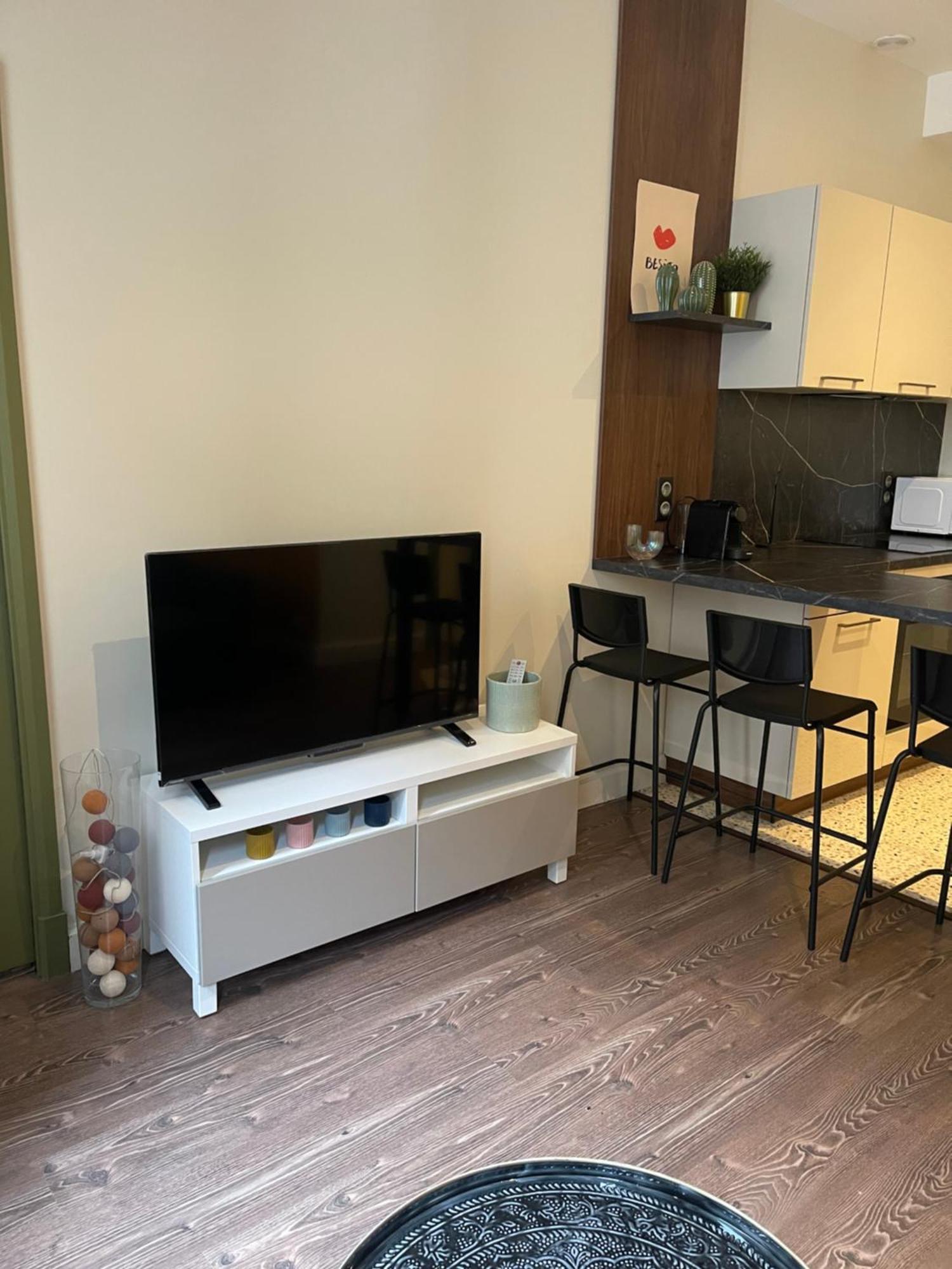 Appartement Au Coeur Du Centre Ville De Carcassonne Bagian luar foto